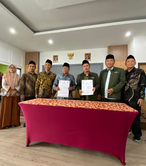 Perkuat Tri Dharma Perguruan Tinggi, STIES KHAS & IAIN Cirebon Jalin MoU