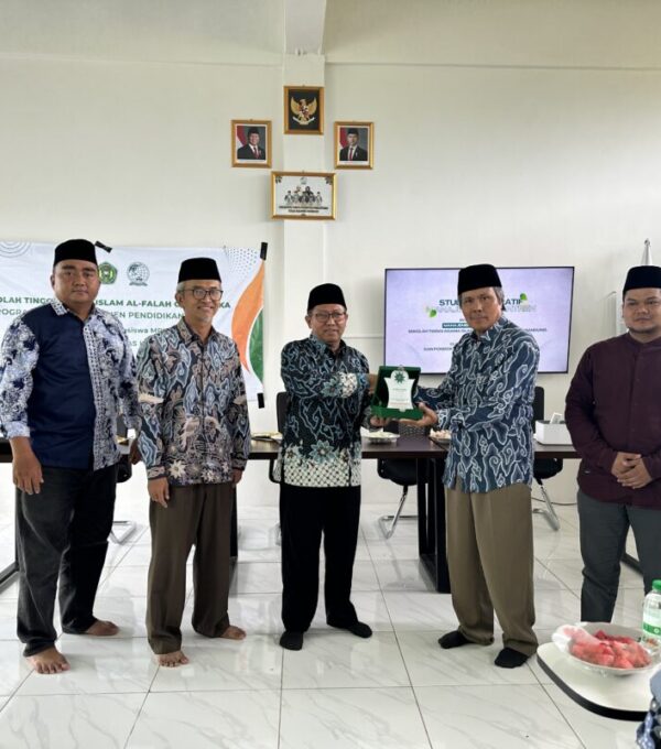 Prodi Manajemen Pendidikan Islam STAI Al Falah Cicalengka Bandung Lakukan Studi Komparatif ke STIES KHAS Al Jaelani Cirebon
